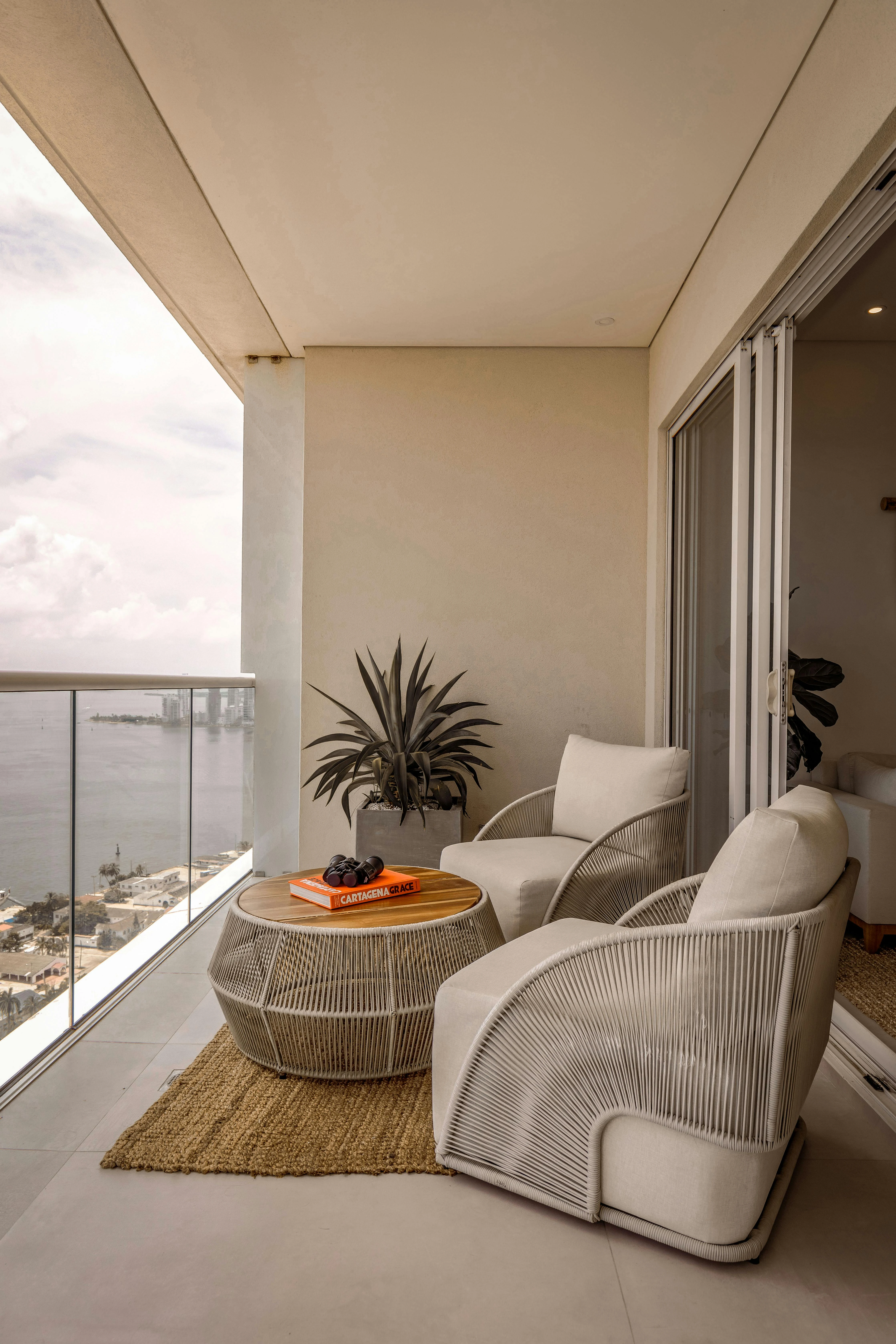 Hotel vs Airbnb Abroad: What Makes Sense?